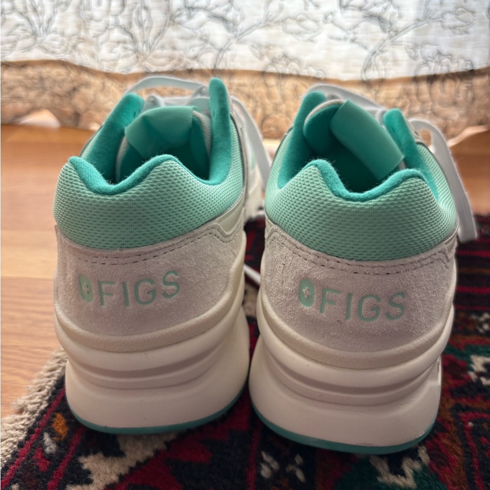FIGS | New Balance 997H Women's Mint and White Sneakers - Picture 7 of 8